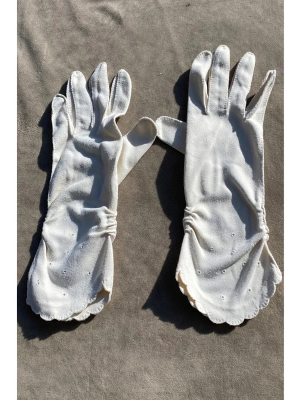 VTG Women's White Fabric Formal Gloves S/M Unlined Scalloped Wedding Dressy 60s